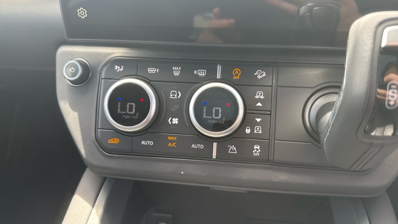 Land Rover Defender 3.0 D250 X-Dynamic SE 110 5dr Auto Diesel Estate